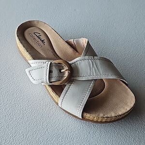 Nearly New Clarks Reileigh Slide in Off White, Size 6.5
